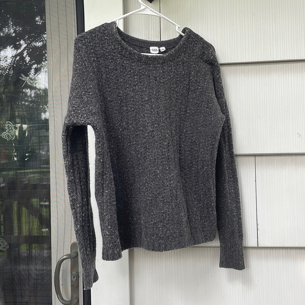 Gap sweater